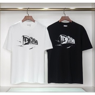 Dio- เสื้อยืดแขนสั้นลําลอง ทรงหลวม แฟชั่นสําหรับผู้ชาย และผู้หญิง