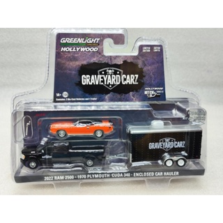 พร้อมส่ง ไฟสีเขียว 1: 64 2022 Ram 2500 และ 1970 Plymouth Cuda 340 และรถพ่วงปิด