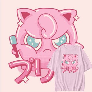 ราคาถูก Pokémon อะนิเมะญี่ปุ่นโกรธ Jigglypuff สีชมพูผ้าฝ้ายแขนสั้นเสื้อยืดผู้ชายและผู้หญิงแนวโน้มขนาดใหญ่ เสื้อคู่