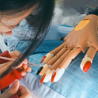 หุ่นมือหุ่นมือ แบบยืดหยุ่น สามารถปรับได้ สําหรับผู้เริ่มต้นทําเล็บ