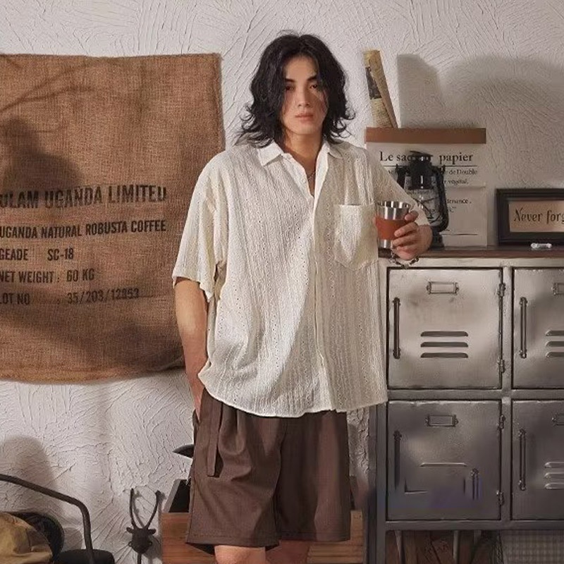 EERSHENSHI ใหม่เสื้อเชิ้ตหลวมสีทึบเรียบง่ายของผู้ชายกลวงเยาวชนแขนสั้นยอดนิยม