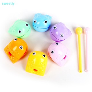 Sweetiy ใหม่ ฟิกเกอร์กบเคาะปลา เรืองแสง บรรเทาความเครียด สุ่มสี สําหรับเด็ก 2 ชิ้น