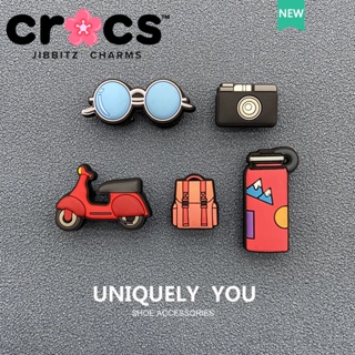 Jibbitz crocs charms หัวเข็มขัดรองเท้า อุปกรณ์เสริมรองเท้า รถจักรยานยนต์ ชุดเดินทาง DIY การ์ตูนตกแต่งหัวเข็มขัด