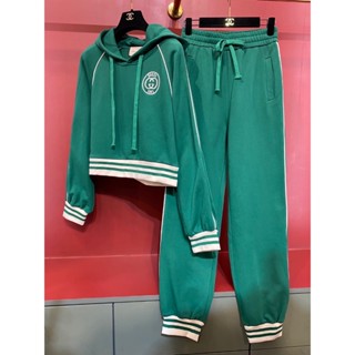 ♥ เช็คสินค้า INTERLOCKING G TRACKSUIT HOODED SWEATSHIRT ชุดเซต ชุดเซท เสื้อครอป สเวตเตอร์ + กางเกงขายาว จั้มขา กุชชี่