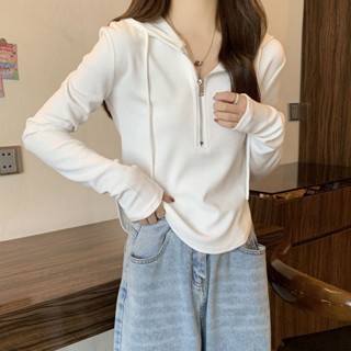 เสื้อยืดแขนยาว มีฮู้ด แต่งซิปครึ่ง ตัวสั้น สีขาว แฟชั่นฤดูใบไม้ร่วง สไตล์ใหม่
