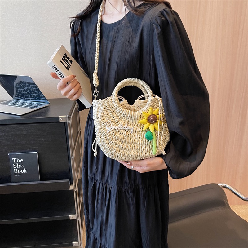 【พร้อมส่ง】กระเป๋าสาน กระเป๋าผู้หญิง สไตล์ Summer รูปทรงดีไซน์สวยงาม   รุ่น D-1362