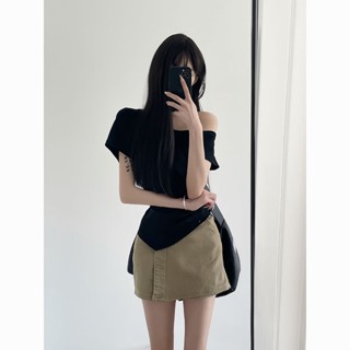 เสื้อยืดแขนสั้น เปิดไหล่เซ็กซี่ และกระโปรง แบบมินิมอล สไตล์เกาหลี จํานวน สองชิ้น
