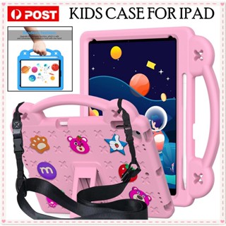 เคสซิลิโคน EVA ลายน่ารัก กันกระแทก พร้อมที่จับ และขาตั้ง สําหรับ iPad Mini 1 2 3 4 5 6 Air Pro 9.7 นิ้ว 10.2 นิ้ว 10.9 นิ้ว 10.5 นิ้ว 11.0 นิ้ว 5th 6th 7th 8th 9th 10th Gen 2018 19 20 21 22 พร้อมสายคล้อง