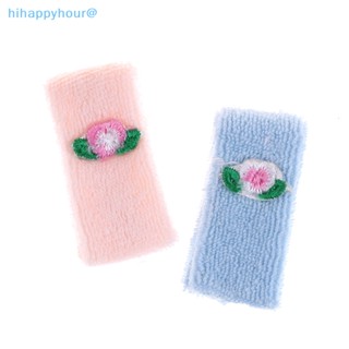 Hihappyhour ผ้าขนหนู ลายดอกไม้ สีชมพู และสีฟ้า สําหรับตกแต่งบ้านตุ๊กตา 2 ชิ้น