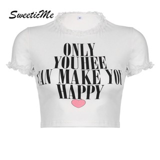 Sweeticme เสื้อยืดครอป คอกลม แขนสั้น พิมพ์ลายตัวอักษร แต่งลูกไม้ เซ็กซี่ แฟชั่นสําหรับผู้หญิง 2023