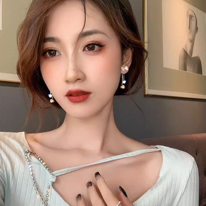 สาวน่ารัก โบว์สีทอง ต่างหูพู่ หรูหรา พลอยเทียม สองทาง ใส่ต่างหูสตั๊ด แฟชั่นผู้หญิง คริสตัล ต่างหูหยดน้ํา