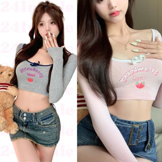 shop24📱สต็อกไทย เสื้อครอปคอกว้างกุ้นขอบแขนยาว สกรีนลาย strawberry 3 สี