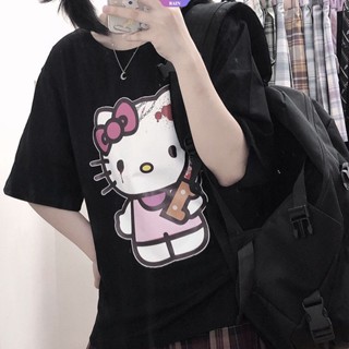 SANRIO เสื้อยืดแขนสั้น ผ้าฝ้าย ทรงหลวม พิมพ์ลายการ์ตูนอนิเมะ Hello Kitty เหมาะกับฤดูร้อน สไตล์ฮาราจูกุ สําหรับผู้หญิง [RAIN]