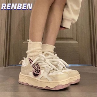 RENBENรองเท้าลำลองผู้หญิงสีขาวสวมใส่ง่ายด้วยความหนาใหม่เพิ่มขึ้นรองเท้าลำลองวันอากาศร้อนรองเท้าลำลองย้อนยุคกระต่ายน่ารักทันสมัย