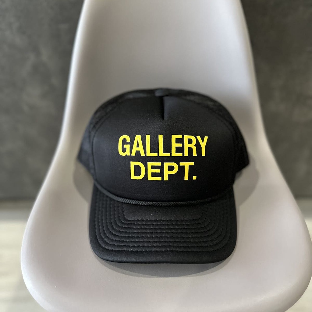 Gallery Dept Logo หมวก Trucker สีดํา