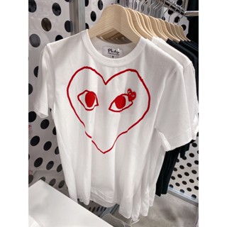 พร้อมส่ง เสื้อยืดแขนสั้นลําลอง พิมพ์ลาย CDG PLAY Rei Kawakubo Love line สําหรับผู้ชาย และผู้หญิง