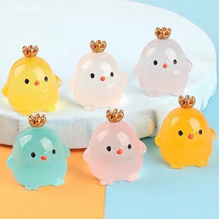 Sweetiy ตุ๊กตามงกุฎ ไก่เรืองแสง ขนาดเล็ก สําหรับตกแต่งบ้านตุ๊กตา 2 ชิ้น