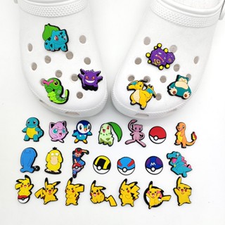 รองเท้าแตะ Crocs ลายการ์ตูนโปเกม่อน ปิกาจู แต่งหัวเข็มขัด สําหรับตกแต่งสวนเด็ก