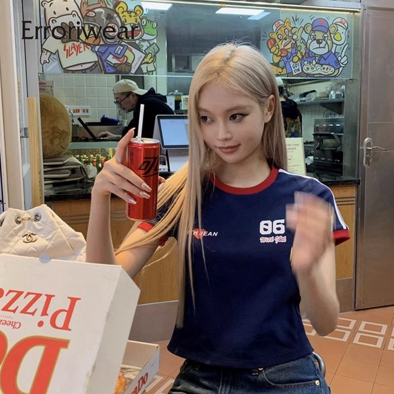 ข้อผิดพลาด เสื้อยืดผู้หญิงสาววินเทจกีฬาลําลองพิมพ์ชุดผอมสบาย