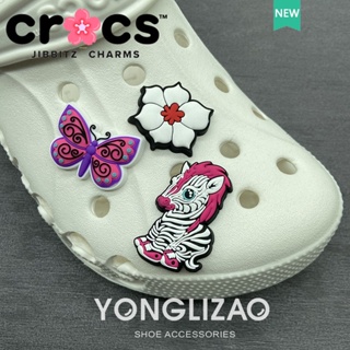 Jibbitz crocs charms หัวเข็มขัดรองเท้า อุปกรณ์เสริมรองเท้า น่ารัก ผีเสื้อ ม้า ที่มีสีสัน ตกแต่งหัวเข็มขัด