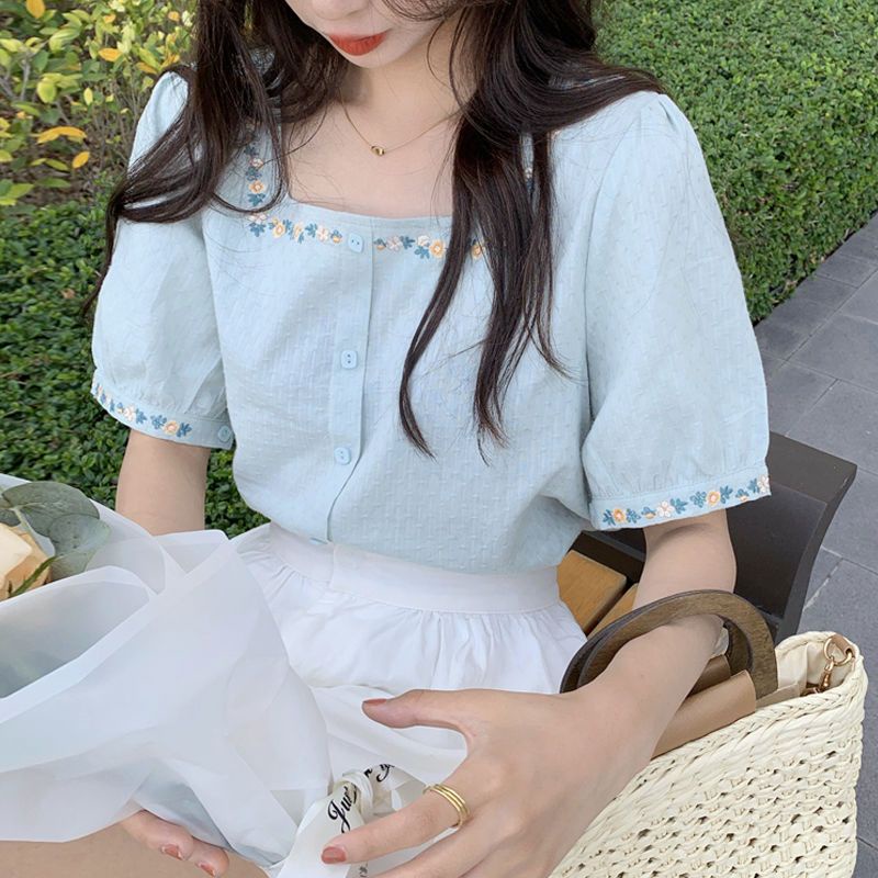 เสื้อเชิ้ตแขนสั้น คอสี่เหลี่ยม ปักลายดอกไม้ เข้ากับทุกการแต่งกาย สไตล์ฝรั่งเศส ฝรั่งเศส ขนาดใหญ่ เหมาะกับฤดูร้อน สําหรับผู้หญิง