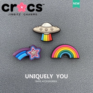 Jibbitz Crocs charms ใหม่ ตัวล็อกรองเท้า Crocs ลายดอกไม้ สีรุ้ง 2023