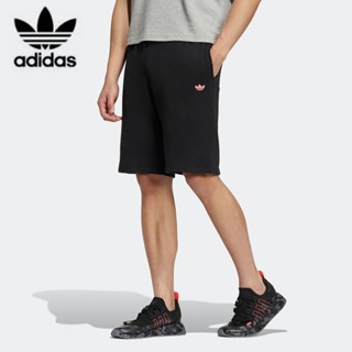Adidas ของแท้ 100% กางเกงขาสั้นลําลอง พิมพ์ลายการ์ตูนใบโคลเวอร์ ใส่สบาย ระบายอากาศ เหมาะกับฤดูร้อน สําหรับผู้ชาย IA9077