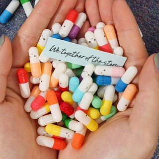 แคปซูลข้อความ รูปตัวอักษร หน้ายิ้มน่ารัก 100 ชิ้น พร้อมม้วนก…