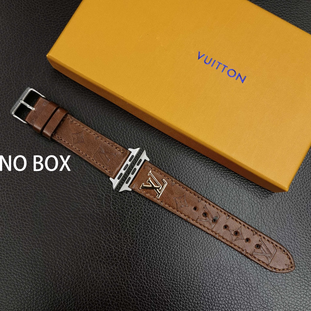 สายนาฬิกาข้อมือหนัง 49 มม. ลายโลโก้ สีทอง หรูหรา แบบเปลี่ยน สําหรับ Smart Watches Series 8 Ultra 7 6 SE 5 4 3 2 1 ขนาด 41 มม. 45 มม. 44 มม. 42 มม. 40 มม. 38 มม.