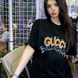 Gu x BLCG เสื้อยืดแขนสั้นลําลอง ทรงหลวม พิมพ์ลายตัวอักษร เพ้นท์มือ คุณภาพสูง แฟชั่นสําหรับผู้ชาย และผู้หญิง Ndz