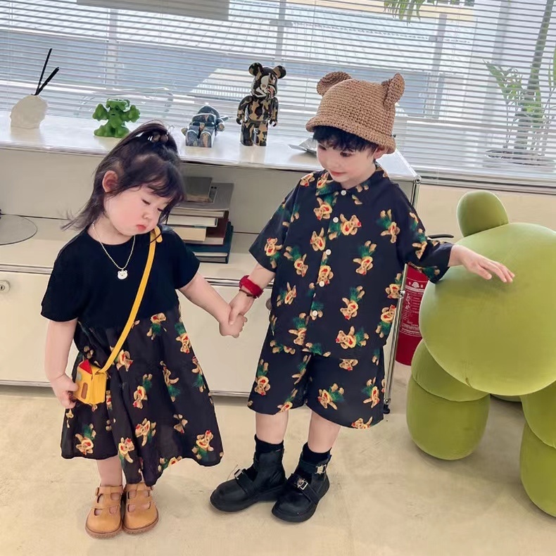 2.3 ชุดเสื้อเชิ้ต กางเกงขาสั้น ทรงหลวม พิมพ์ลายหมีน่ารัก สองชิ้น สําหรับเด็กผู้ชาย และผู้หญิง