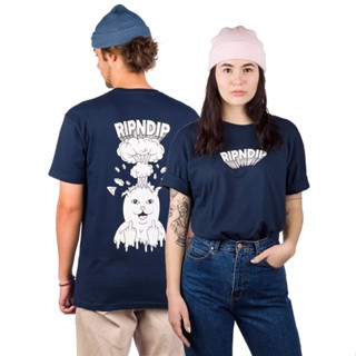 Ripndip เสื้อยืดแขนสั้น พิมพ์ลายแมวนิ้วกลาง สําหรับผู้ชาย และผู้หญิง 0801