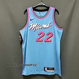 【คุณภาพสูง】ใหม่ ของแท้ NBA Miami Heat Jimmy Butler สําหรับผู้ชาย #22 เสื้อกีฬาแขนสั้น ลายทีม City Vice Night Jersey Swingman