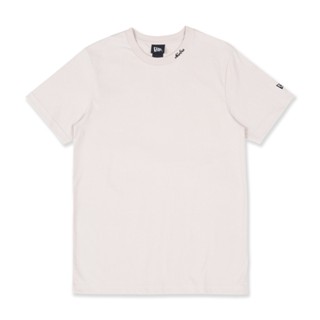 NEW ERA เสื้อรุ่น SHORT SLEEVE TEE SCRIPTED WORDMARK ON COLLAR STONE