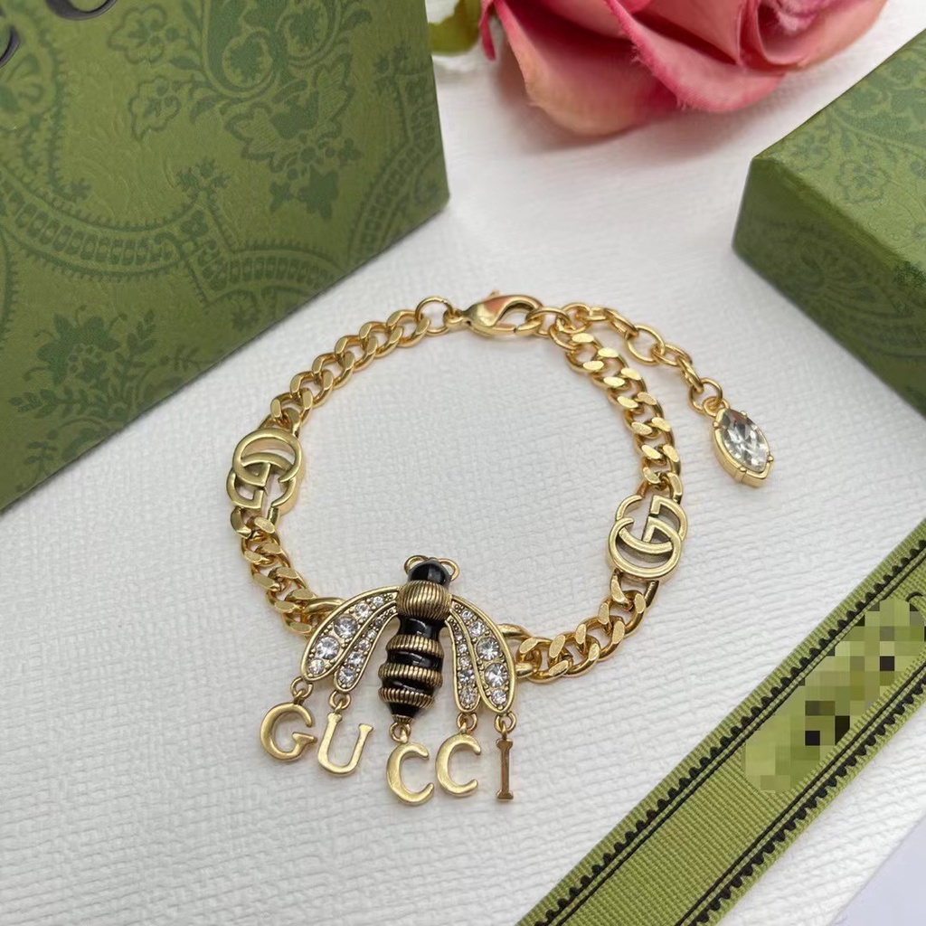 พร้อมกล่อง ร้านค้าจากต่างประเทศ GG สร้อยข้อมือหรูหรา/สร้อยข้อมือคลาสสิก Golden Bee/สร้อยข้อมือเหล็กไทเทเนียมไม่จางหาย / 04213 ราคา ถูกที่สุด ดีลบีเคเค รูปภาพหลัก