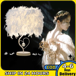 พร้อมส่ง โคมไฟตั้งโต๊ะ LED 3W รูปหัวใจ ประดับขนนกคริสตัล สีขาว สําหรับตกแต่งข้างเตียง ห้องนั่งเล่น อ่านหนังสือ