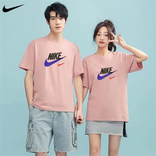 Nike เสื้อยืดลําลอง ผ้าฝ้าย 100% แขนสั้น คอกลม พิมพ์ลาย Swoosh ขนาดใหญ่ สําหรับทุกเพศ ทุกวัย