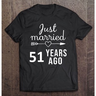 【hot sale】เสื้อยืด พิมพ์ลาย Just Married 51St Marriage Anniversary ของขวัญวันครบรอบ 51 ปีก่อน