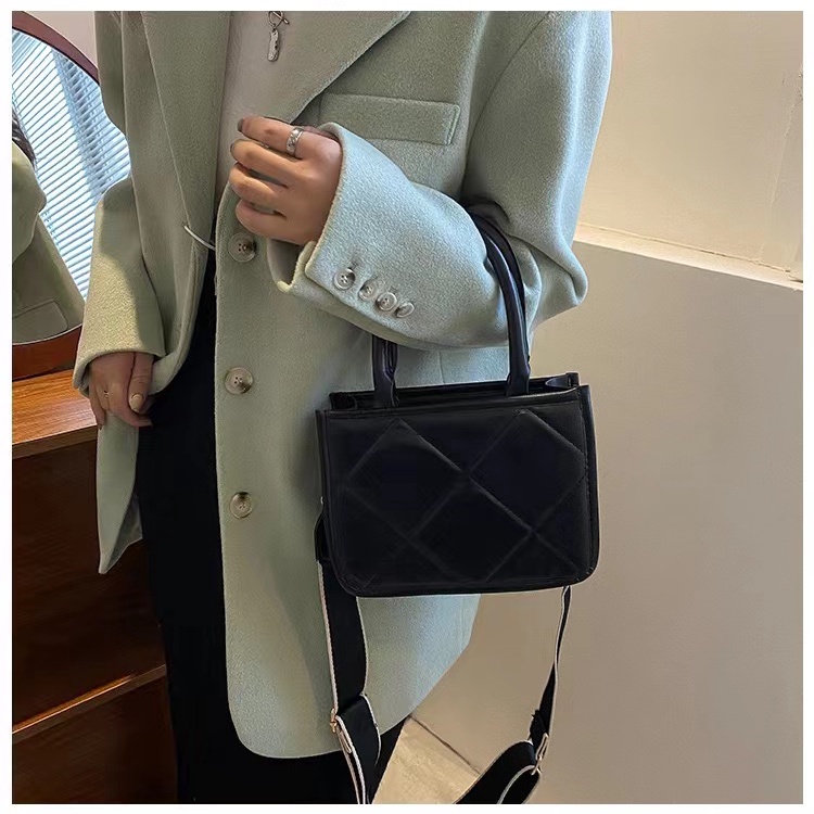 (HB-556) กระเป๋าจิ๋ว สะพายข้าง น่ารักมาก หนัง PU