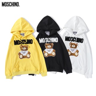 Moschino เสื้อโค้ท มีฮู้ด ปักลายหมี ให้ความอบอุ่น