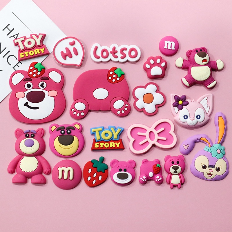 แผ่นยางนุ่ม ลายการ์ตูนหมี สตรอเบอร์รี่ diy อุปกรณ์เสริม สําหรับตกแต่งโทรศัพท์มือถือ รองเท้า แก้วน้ํา