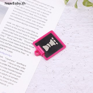 Newbaby พร็อพป้ายแท็ก ขนาดเล็ก อุปกรณ์เสริม สําหรับตกแต่งบ้านตุ๊กตา 1 ชิ้น