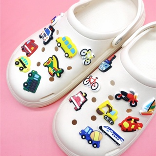 ชุดเครื่องบินตํารวจ Jibbitz 10 ชิ้น สําหรับรถพยาบาล จักรยาน Croc Jibbits Charm Police Car Shoe Charms Pin Motorcycle Jibitz Crocks สําหรับเด็ก