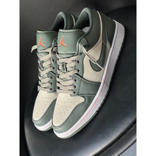 Jordan 1 โลว์ "มิลิต้ารี่กรีน" เอซเซิลปล่อยพิเศษ