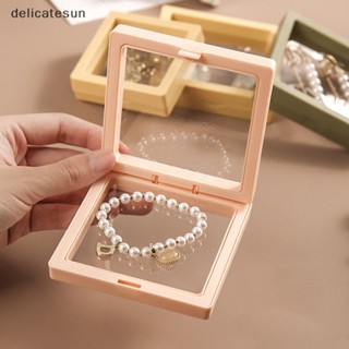 Delicatesun เคสโชว์ธงชาติ ขาตั้งสี่เหลี่ยมใส จี้สร้อยคอ สร้อยข้อมือ ดี