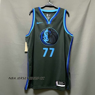 【คุณภาพสูง】ใหม่ ของแท้ NBA Dallas Mavericks สําหรับผู้ชาย #77 เสื้อกีฬาแขนสั้น ลายทีม Luka Doncic City Edition สีน้ําเงินเข้ม