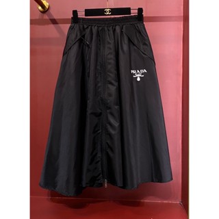 ♥ เช็คสินค้าก่อนสั่ง PRADA RE NYLON SKIRT กระโปรง ผ้าไนล่อน เนื้อหนาอย่างดี งานสวย พราด้า ปราด้า