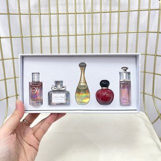 (5ml * 5) Dior perfume sample five piece set ชุดน้ําหอม Dior Real Sweet Charm ติดทนนาน เหมาะกับของขวัญวันเกิด สําหรับผู้หญิง