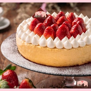 🎂VANILLA MOUSSE CAKE WITH STRAWBERRY เค้กวานิลลา สลับชั้นมูสครีม ส่งด่วนในวันด้วย Lalamoveรถยนตร์  เค้กวันเกิด