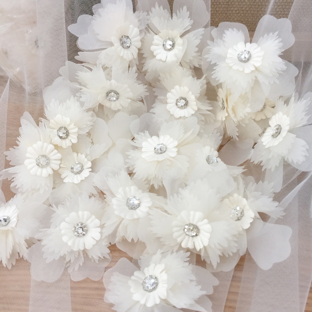 แผ่นแพทช์ ลายดอกไม้ 3D สีขาว สีชมพู กว้าง 8.5 ซม. DIY 5 ชิ้น